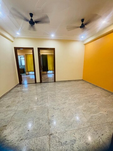 Room in 2.5 BHK Apartment at Pioneer Park Phase 1, Sector 61 – for Rent