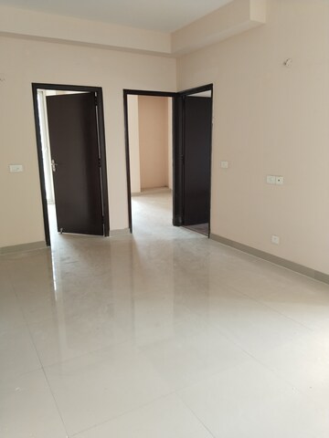 Room in 3 BHK Apartment at Amrapali Dream Valley, Tech Zone 4 Greater Noida – for Rent
