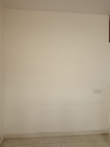 Room in 2 BHK Builder Floor at Unitech Arcadia, South City 2 – for Rent