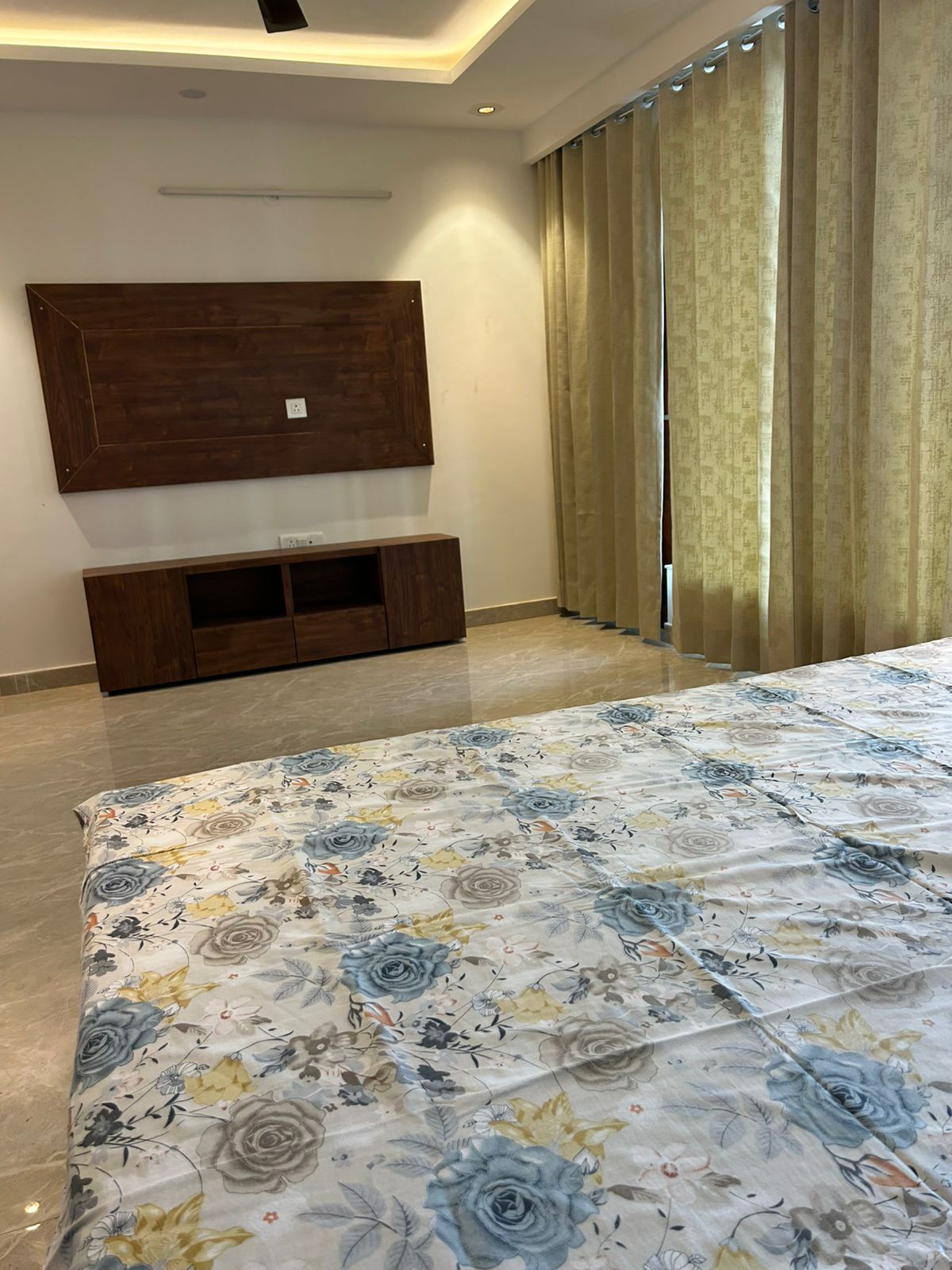 3 BHK + Pooja Room Builder Floor For Rent in Unitech South City II