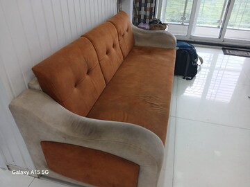 Living Room in 2.5 BHK Apartment at Sector 16 Kopar Khairane – for Rent