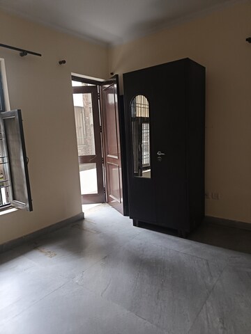 Room in 1 BHK Independent House at Sector 36 – for Rent