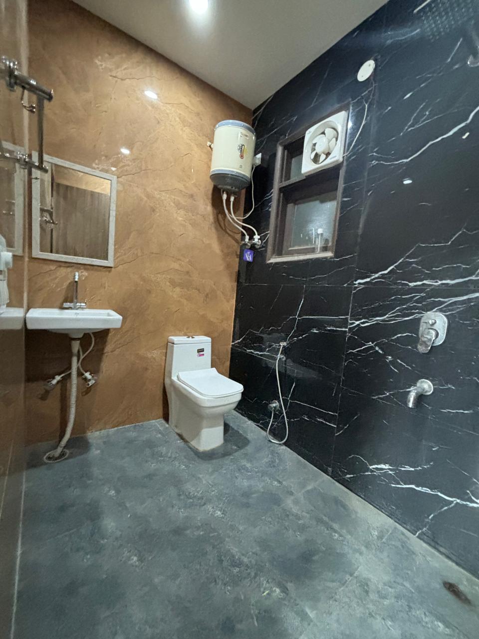 2 BHK Builder Floor For Rent in Freedom Fighters Enclave