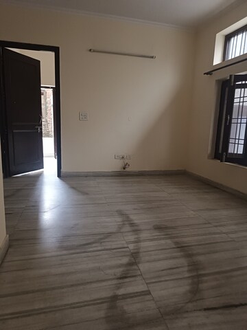 Room in 1 BHK Independent House at Sector 36 – for Rent