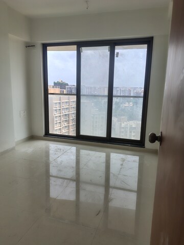Room in 2 BHK Apartment at Naman Habitat, Andheri West – for Rent