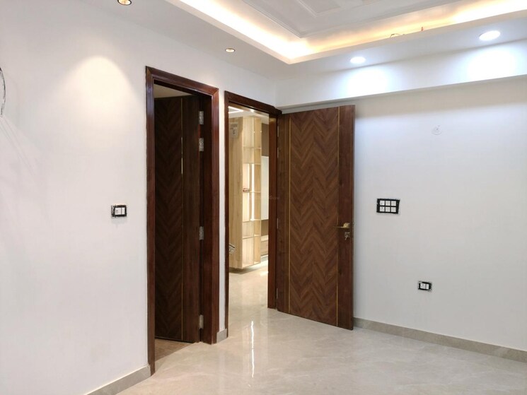 Room, sector 19 dwarka 4 Bedroom 2600 Sq.Ft. Apartment In Sector 19 Dwarka Delhi 8946545