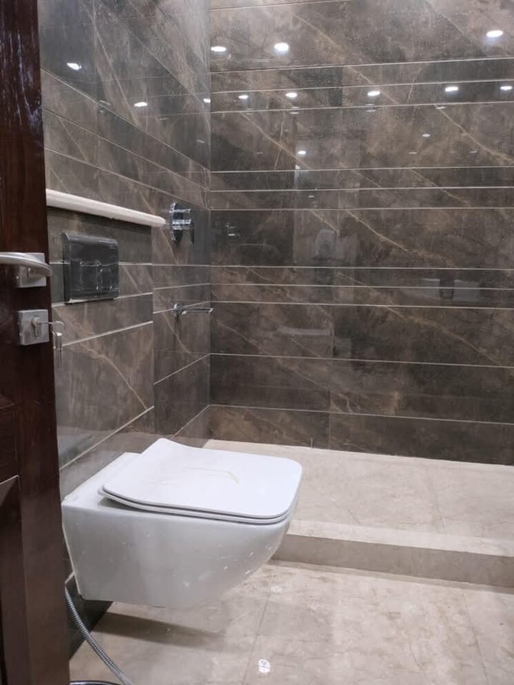 Bathroom, saket 1 Bedroom 700 Sq.Ft. Apartment In Saket Delhi 8946666