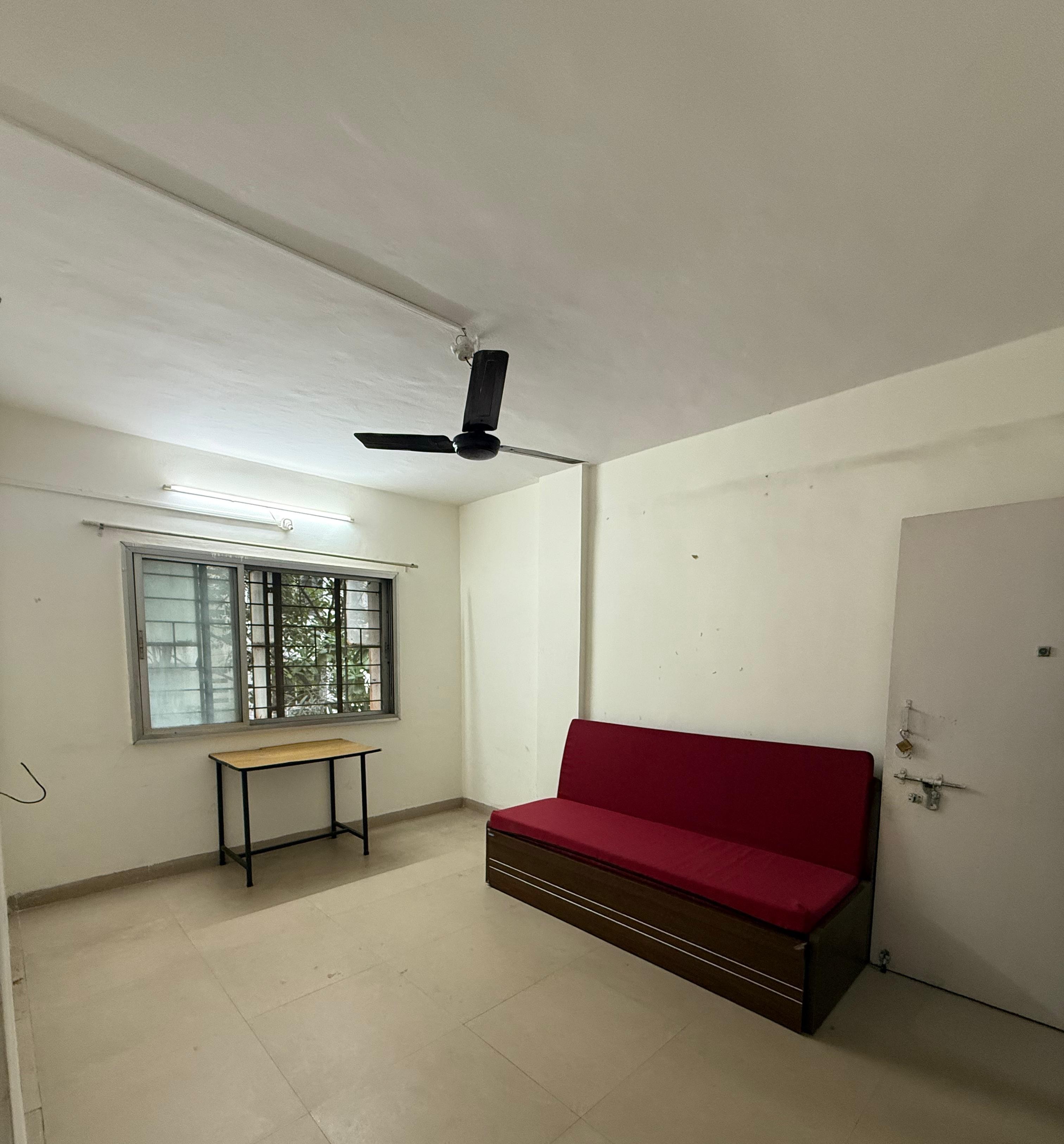 1 BHK 600 Sq.Ft. Apartment in Dhanraj Park Society