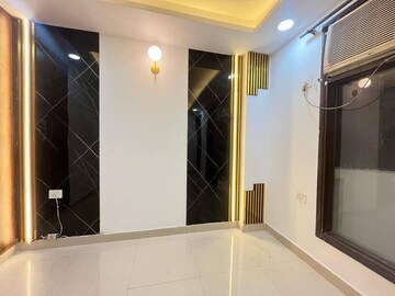 Furnished Amenities in 2 BHK Apartment at Saket – for Rent