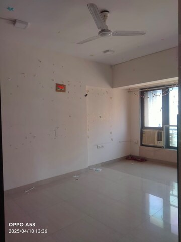 Room in 3 BHK Apartment at Aristo Pearl Residency, Prabhadevi – for Rent