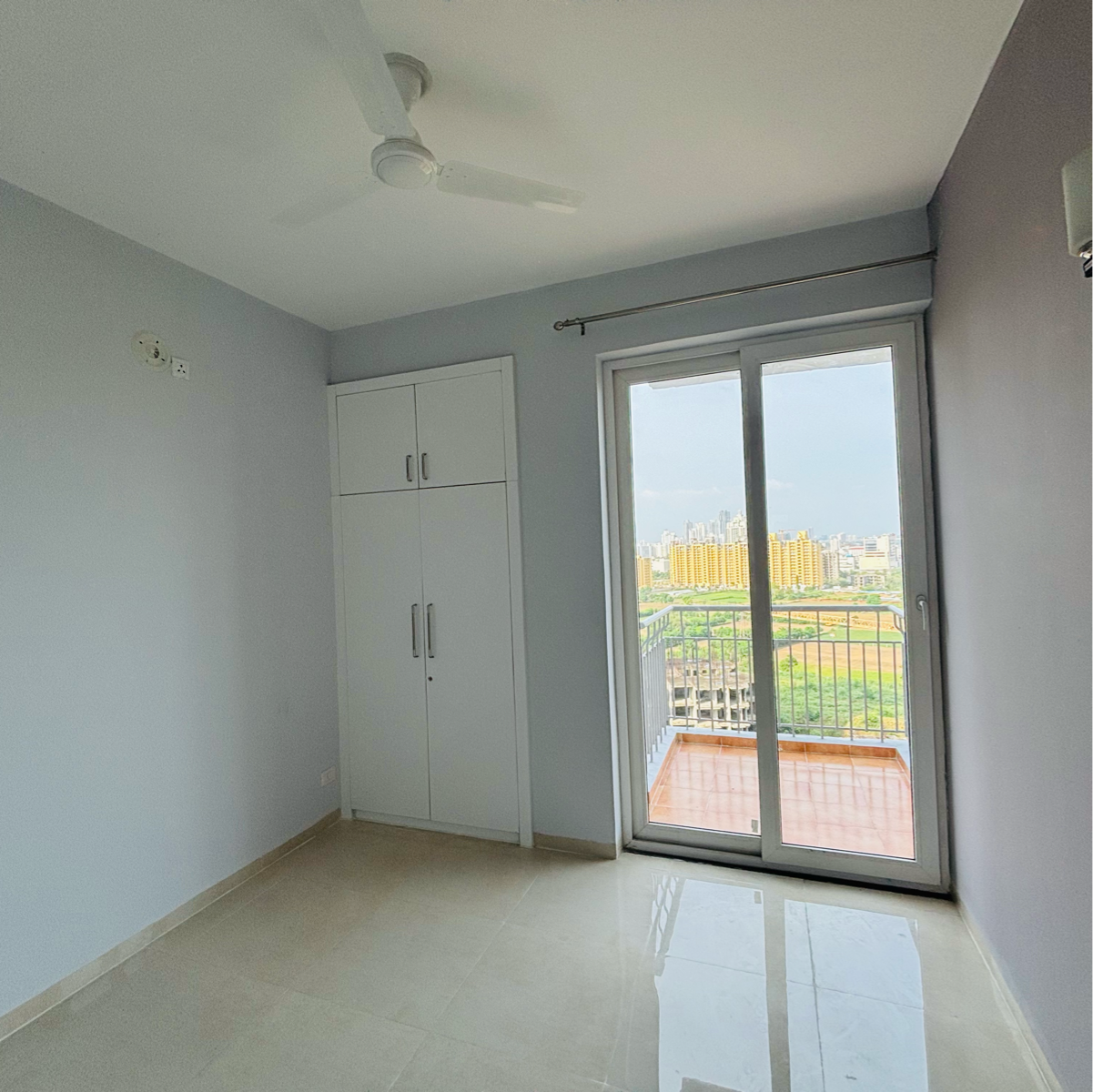 2 BHK Apartment For Rent in Supertech Hues