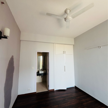 Room in 2 BHK Apartment at Supertech Hues, Sector 68 – for Rent