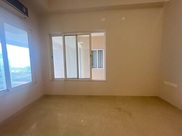 Room in 3 BHK Apartment at Indiabulls Sky Forest, Lower Parel – for Sale