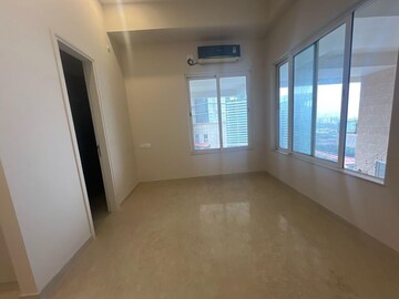 Room in 3 BHK Apartment at Indiabulls Sky Forest, Lower Parel – for Sale
