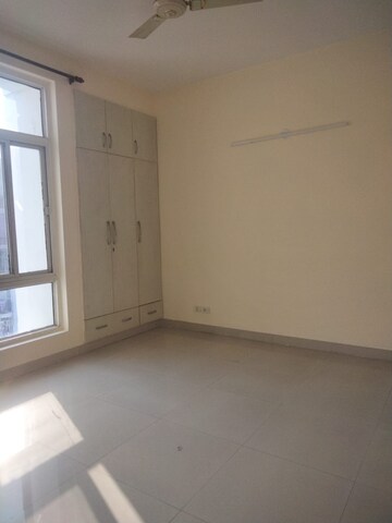 Room in 3 BHK Apartment at Omaxe Grand, Sector 93b – for Rent