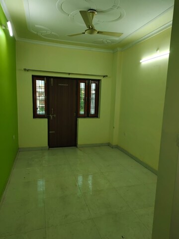 Room in 2 BHK Independent House at Gomti Nagar – for Rent