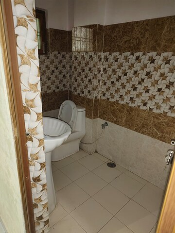 Bathroom in 2 BHK Independent House at Gomti Nagar – for Rent