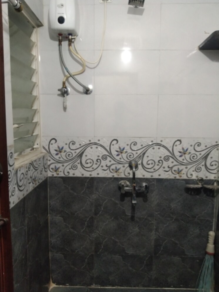 Bathroom, mig-colony-gokhalenagar 1 RK 450 Sq.Ft. Apartment In Gokhalenagar Pune 8947013