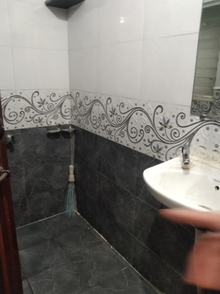 Bathroom, mig-colony-gokhalenagar 1 RK 450 Sq.Ft. Apartment In Gokhalenagar Pune 8947013