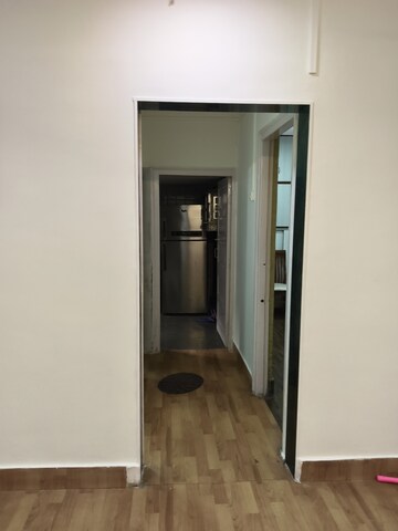 Room in 1 BHK Apartment at Vile Parle West – for Rent