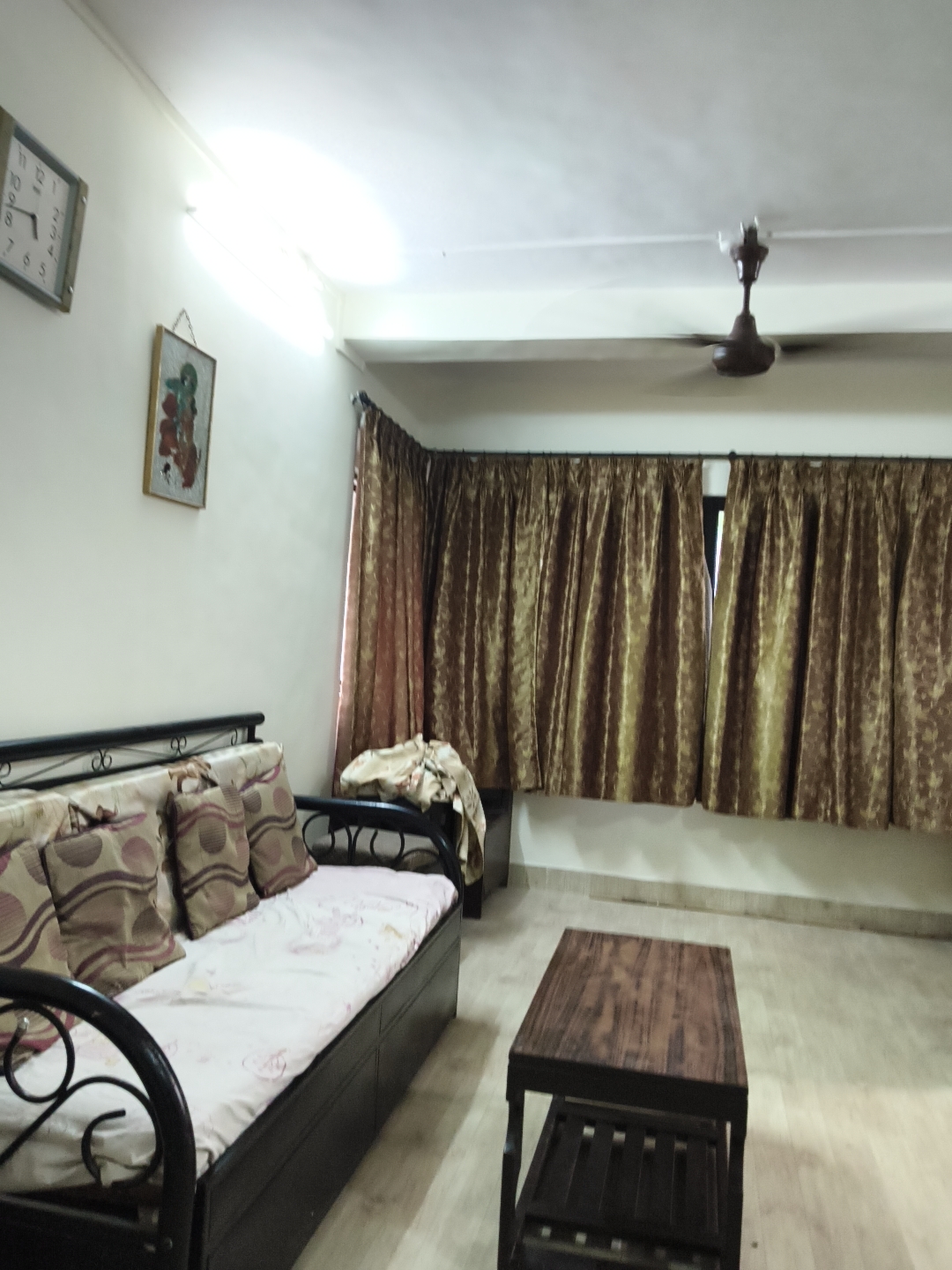 1 BHK Apartment For Rent in Vile Parle West