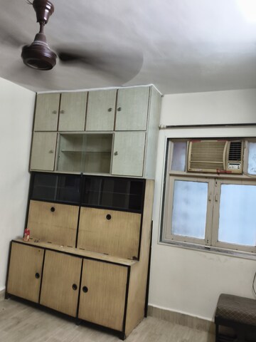 Furnished Amenities in 1 BHK Apartment at Vile Parle West – for Rent