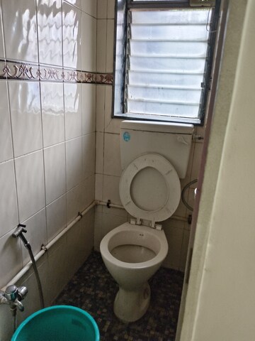 Bathroom in 1 BHK Apartment at Vile Parle West – for Rent