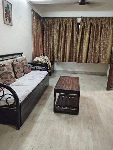 Bedroom in 1 BHK Apartment at Vile Parle West – for Rent