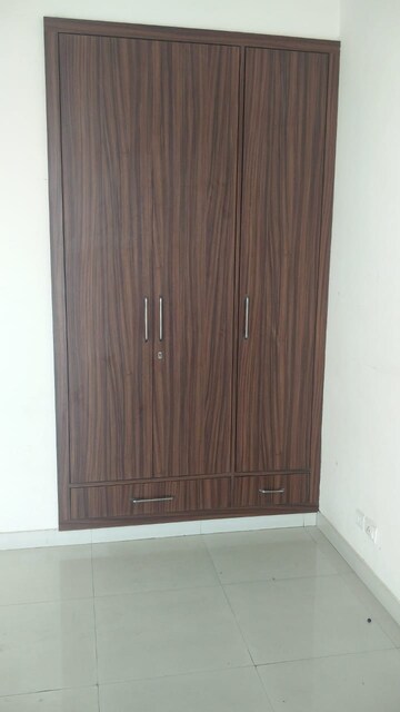 Furnished Amenities in 2 BHK Apartment at Omaxe Grand, Sector 93b – for Sale