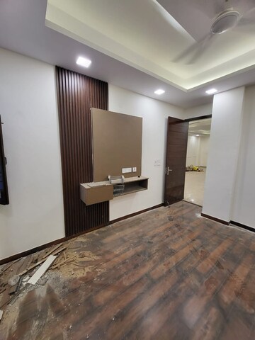 Room in 3 BHK Builder Floor at Fidato Honour Homes, Sector 89 – for Sale
