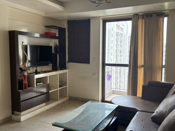 Living Room in 3 BHK Builder Floor at Unitech Uniworld Resorts-The Residences, Sector 33 – for Rent
