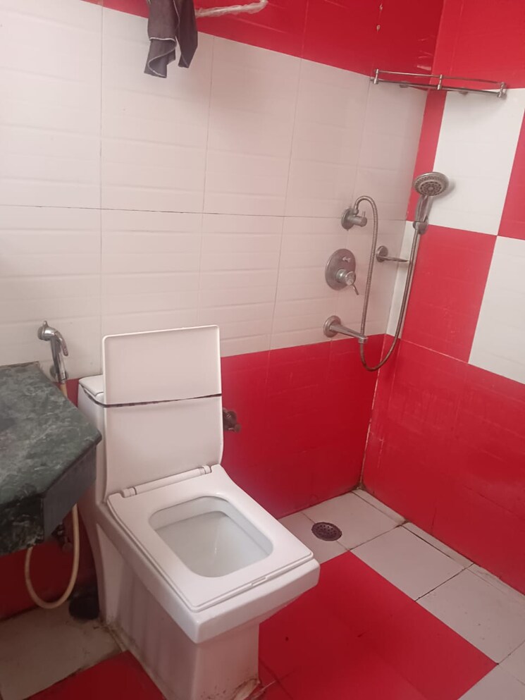 Bathroom, unitech-south-city-ii 2 Bedroom 1250 Sq.Ft. Builder Floor In Sector 50 Gurgaon 8947171