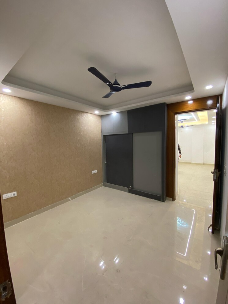 Room, sector 104 3 Bedroom 1500 Sq.Ft. Builder Floor In Sector 104 Noida 8947479