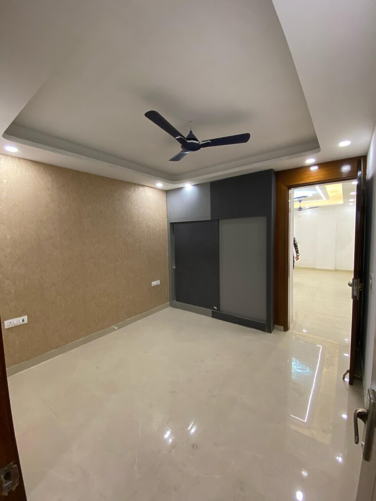 Room, sector 104 3 Bedroom 1500 Sq.Ft. Builder Floor In Sector 104 Noida 8947479