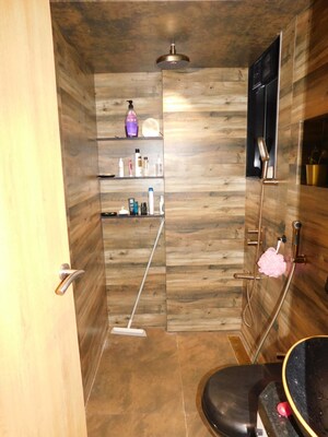 Furnished Amenities in 2.5 BHK Apartment at Suncity Complex, Powai – for Sale