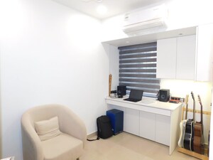 Master Bedroom in 2.5 BHK Apartment at Suncity Complex, Powai – for Sale