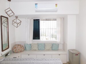 Living Room in 2.5 BHK Apartment at Suncity Complex, Powai – for Sale