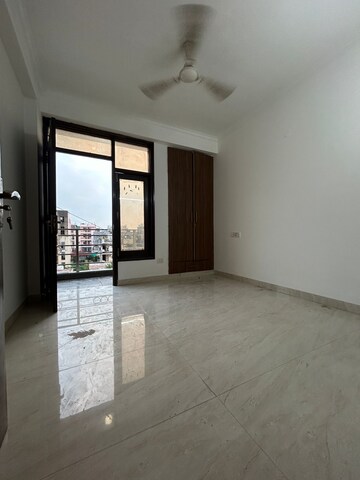 Room in 1 BHK Builder Floor at Chattarpur – for Rent