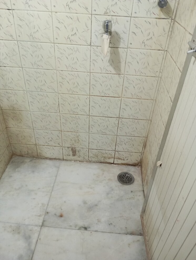 Bathroom, satya-niwas 1 Bedroom 300 Sq.Ft. Apartment In Andheri East Mumbai 8947513
