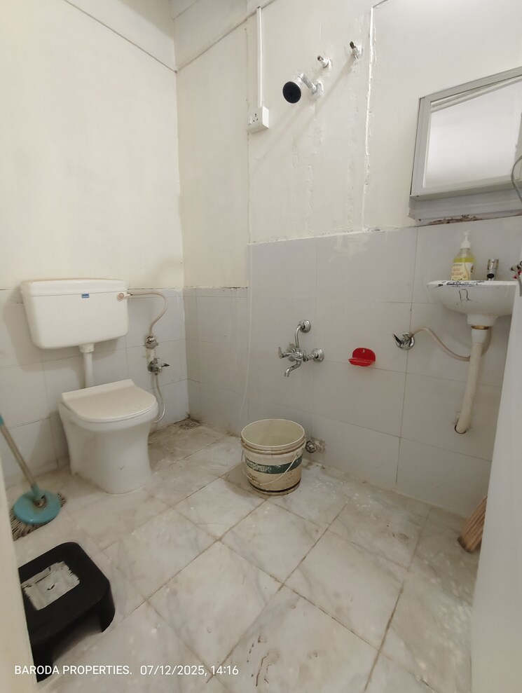 Bathroom, race course 4 Bedroom 1500 Sq.Ft. Apartment In Race Course Vadodara 8947529