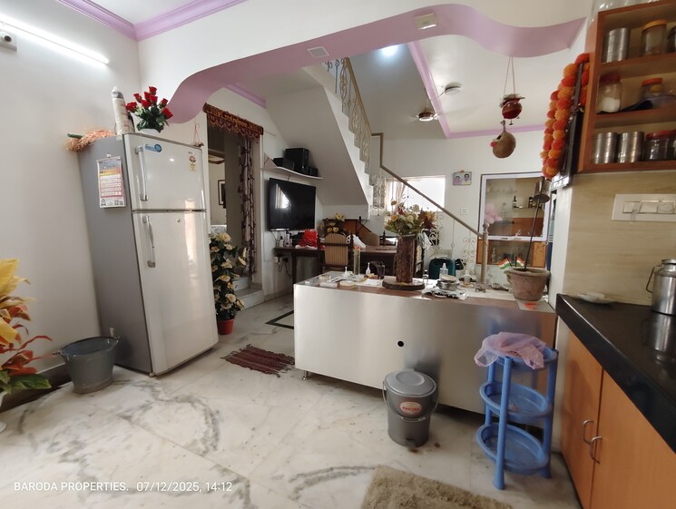 Living Room, race course 4 Bedroom 1500 Sq.Ft. Apartment In Race Course Vadodara 8947529