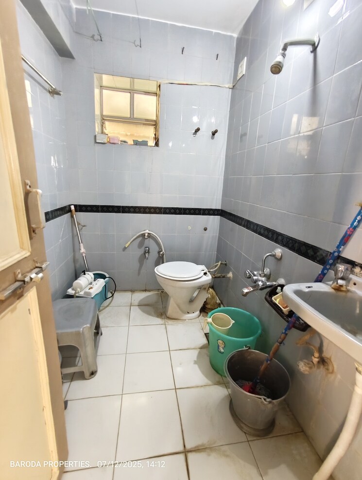 Bathroom, race course 4 Bedroom 1500 Sq.Ft. Apartment In Race Course Vadodara 8947529