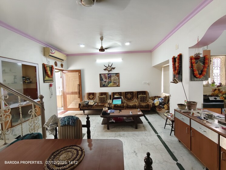 Living Room, race course 4 Bedroom 1500 Sq.Ft. Apartment In Race Course Vadodara 8947529