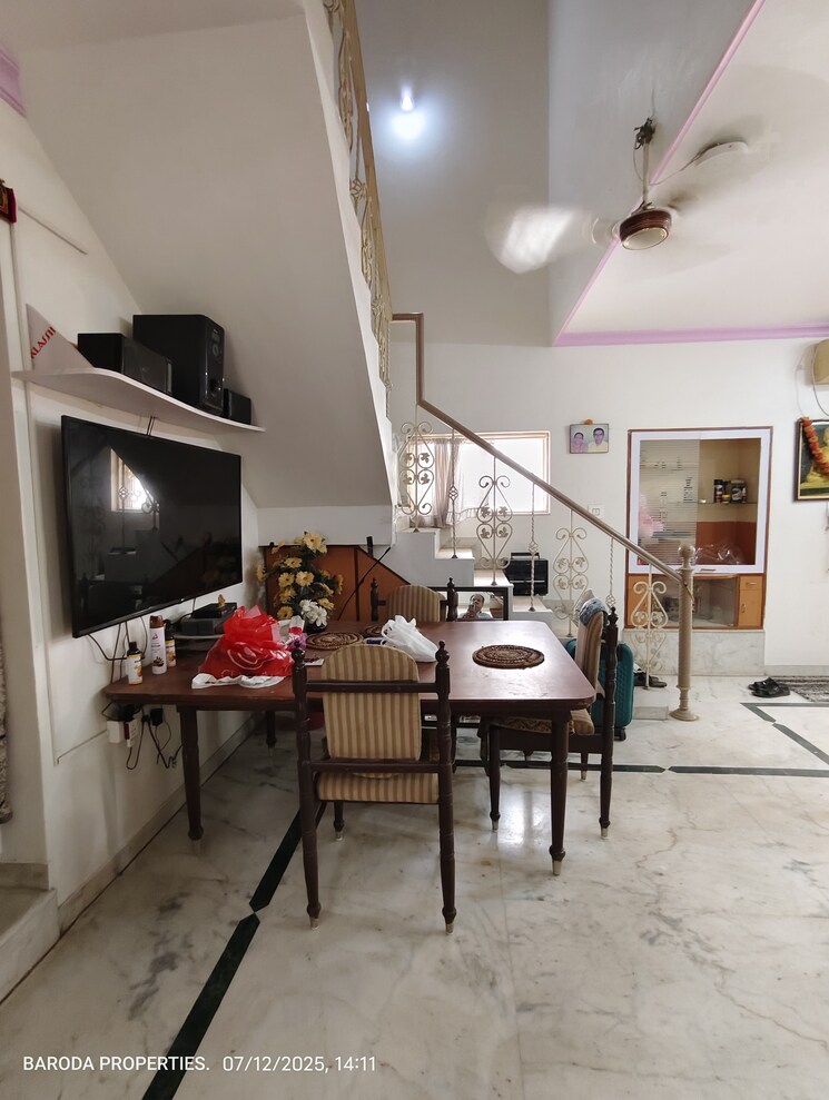 Living Room, race course 4 Bedroom 1500 Sq.Ft. Apartment In Race Course Vadodara 8947529