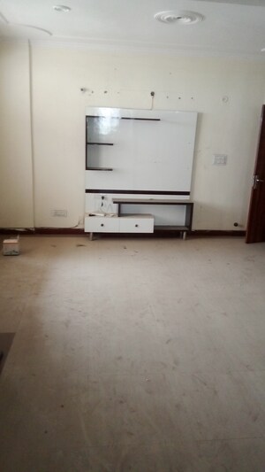 Room in 2 BHK Apartment at Omaxe Heights Sonipat, Sector 8 – for Sale