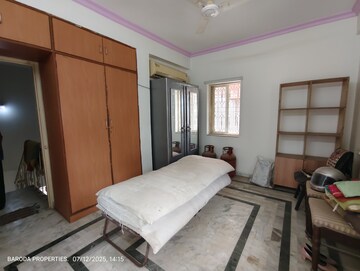 Bedroom in 4 BHK Apartment at Race Course – for Rent