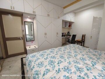 Bedroom in 4 BHK Apartment at Race Course – for Rent