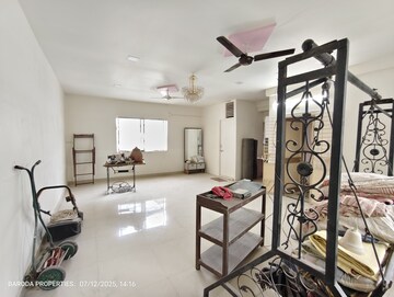 Living Room in 4 BHK Apartment at Race Course – for Rent