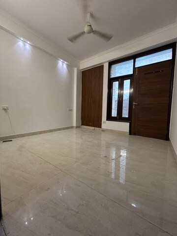 Room in 2 BHK Builder Floor at Palm Residency Chhatarpur, Chattarpur – for Rent