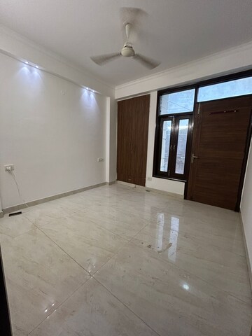 Room in 2 BHK Builder Floor at Palm Residency Chhatarpur, Chattarpur – for Rent